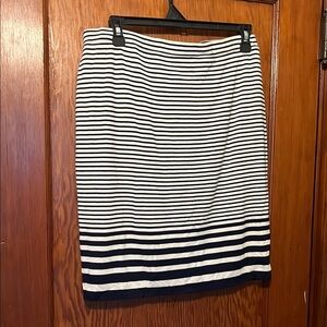 NWT Max Studio Womens Medium Lined Classic Navy and White Striped Skirt